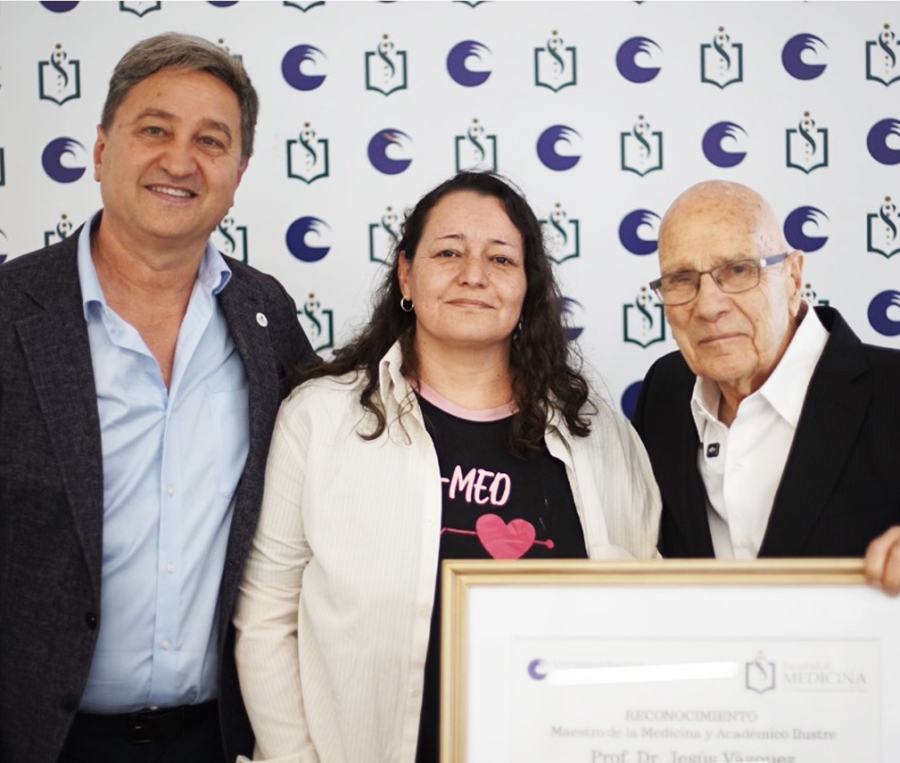 Premio Maestro de la Medicina y Académico Ilustre al Profesor Jesús Vázquez Pionero de la Educación Médica en Mar del Plata